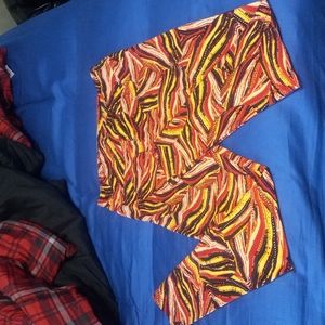 WILD leggings! Tell and curvy